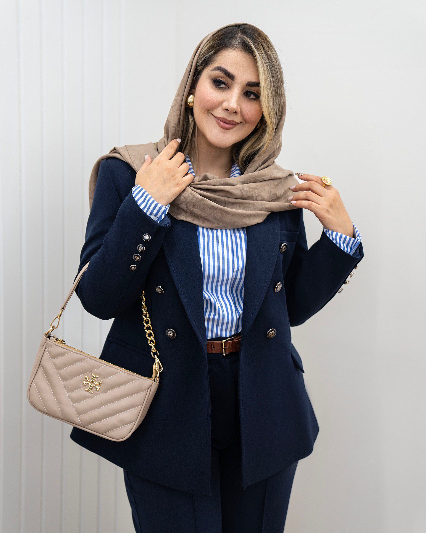 photo_2025-01-14_16-37-07.jpg کت و شلوار زنانه کلاسیک - تصویر 1