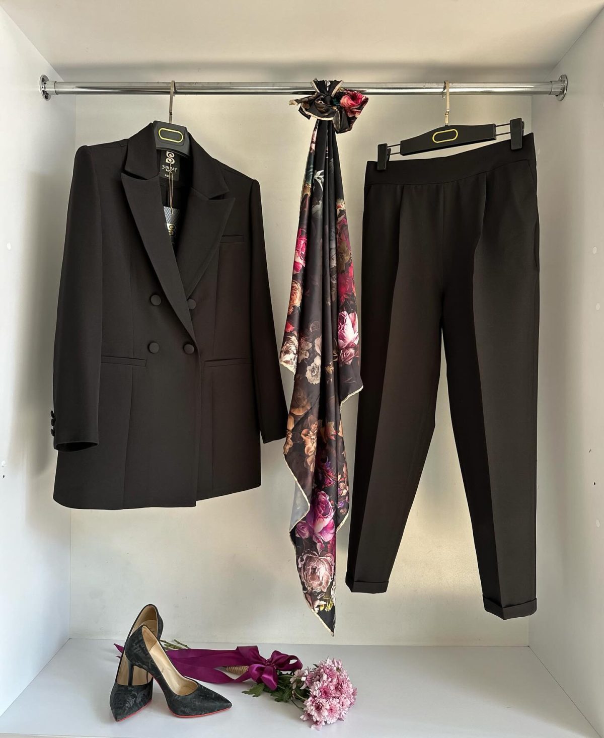 کت و شلوار زنانه چهار دکمه سمیرا - تصویر 7