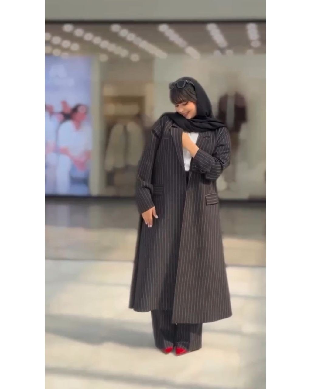 photo_2025-01-19_19-11-00.jpg مانتو و شلوار زنانه دیپلمات مشکی جانا - تصویر 1