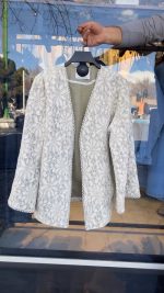 کت شلوار زنانه مدل گیپور مرواریدی - تصویر 2