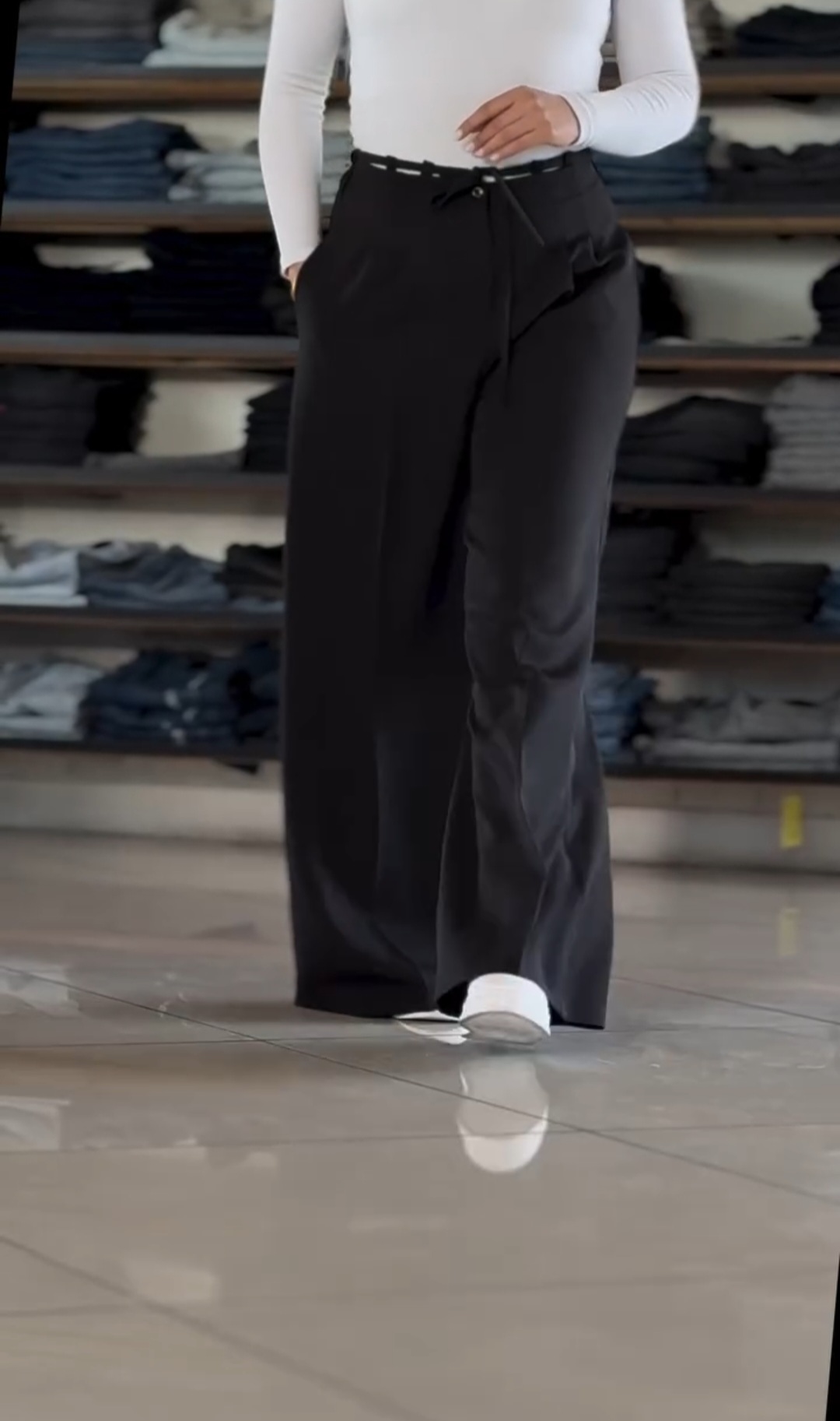 Screenshot_۲۰۲۵۰۴۲۸_۱۲۵۵۳۳_Video Player شلوار زنانه مدل آناشید - تصویر 1