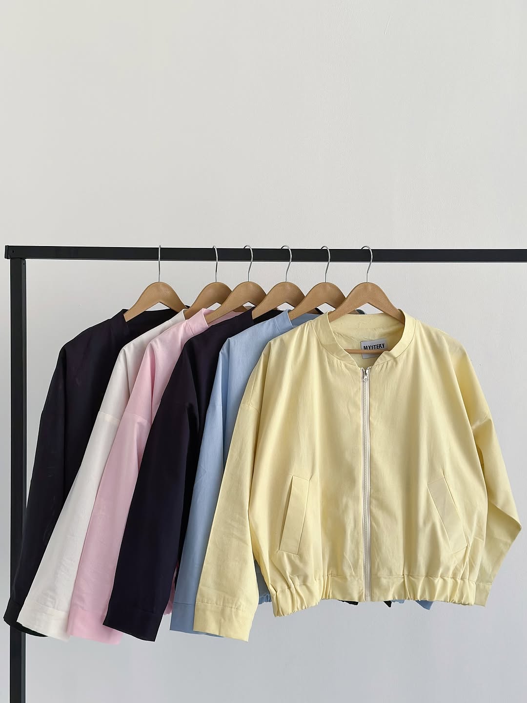 IMG_20250810_103048_458 بامبر جکت زنانه مدل دلا - تصویر 1